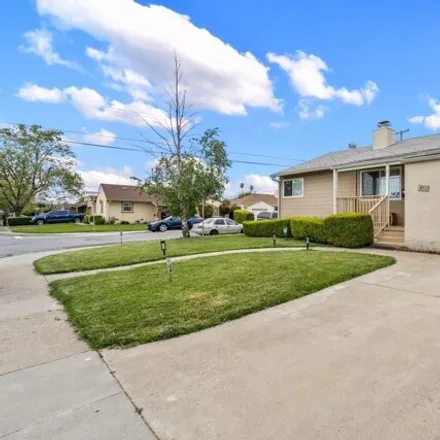 Buy this 3 bed house on 17188 Via Pasatiempo in San Lorenzo, Alameda County