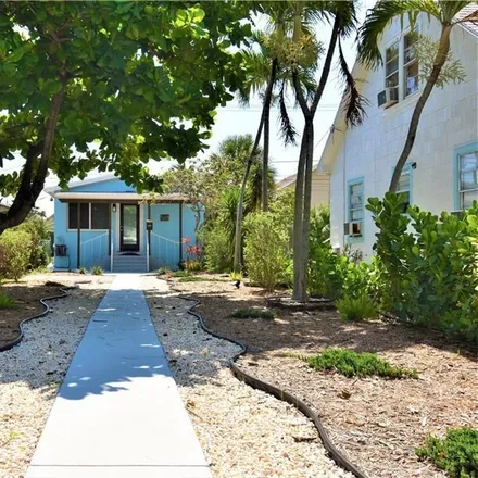 Rent this 2 bed house on International Cafe of Palm Beach in 821 Lake Avenue, Lake Worth Beach