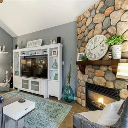 Image 3 - Maple Ridge, BC, CA - Apartment for rent