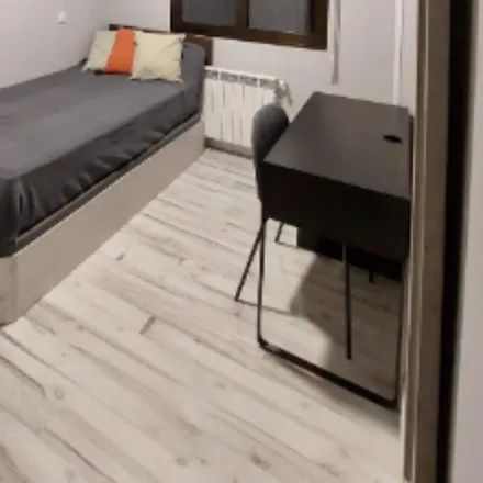 Rent this 5 bed room on Calle de Troya in 28022 Madrid, Spain