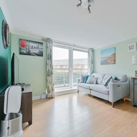 Image 2 - Stretton Mansions, Glaisher Street, London, SE8 3JW, United Kingdom - Apartment for sale