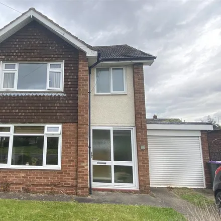 Rent this 3 bed duplex on Ewart Road in Telford and Wrekin, TF2 7LP