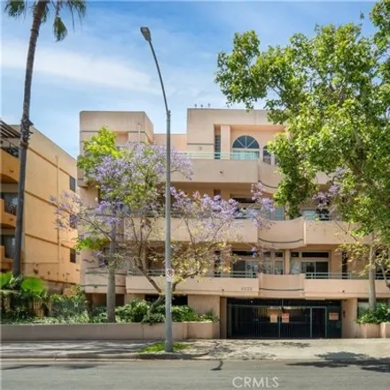 Buy this 2 bed condo on 4830 Elmwood Ave Apt 304 in Los Angeles, California