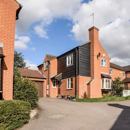 Rent this 3 bed house on Broadhurst Gardens in Sandford-on-Thames, OX4 4YQ