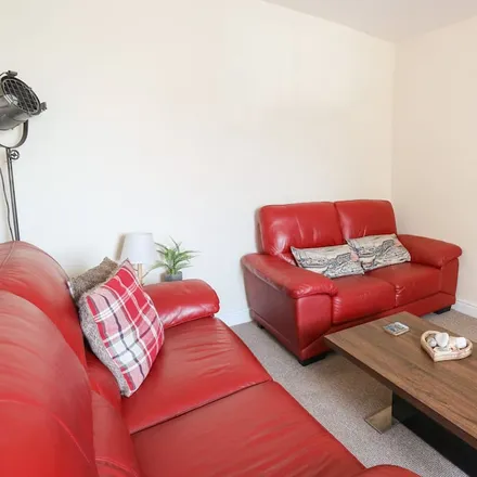 Rent this 3 bed duplex on Aberaeron in SA46 0BN, United Kingdom