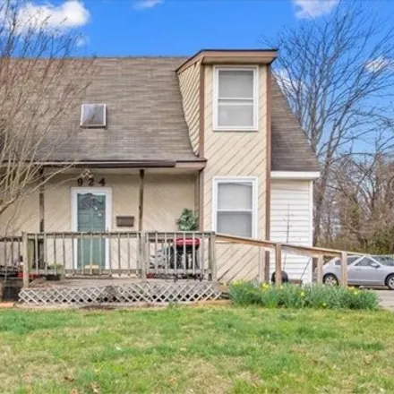 Buy this studio house on 3720 Hewitt Street in Pomona, Greensboro