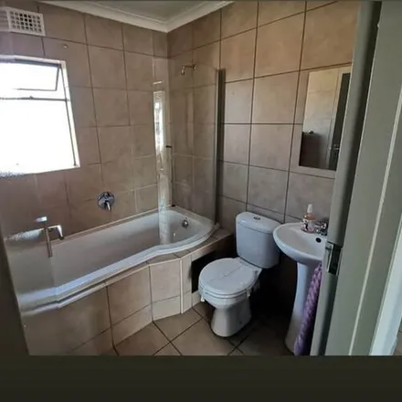 Image 3 - 32 Wolkberg Road, Glenvista, Johannesburg, 2001, South Africa - Apartment for rent