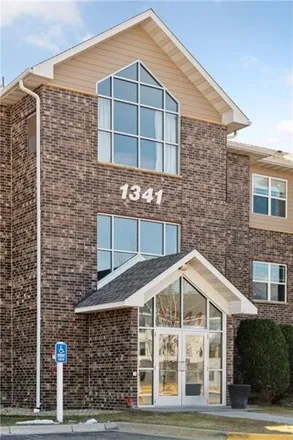 Image 3 - Powers Ridge Condominiums, 1341 Lake Drive West, Chanhassen, MN 55317, USA - Condo for sale