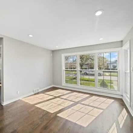 Image 3 - 9228 South Emerald Avenue, Chicago, IL 60628, USA - House for sale