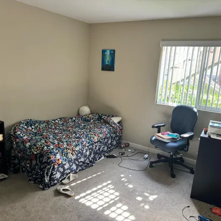Rent this 1 bed room on 605 North 16th Street in San Jose, CA 95112