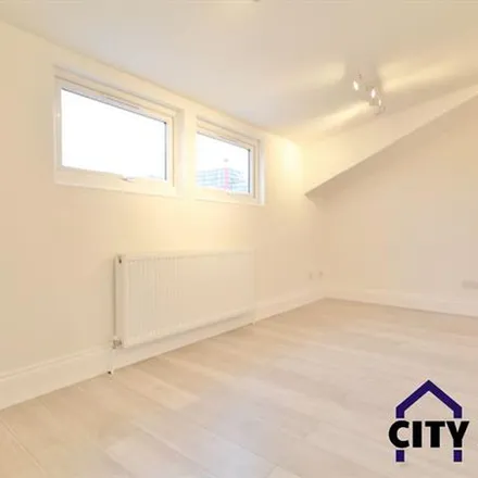 Image 3 - Mercy Parish, 123 Turnpike Lane, London, N8 0EP, United Kingdom - Apartment for rent