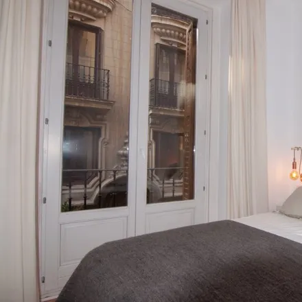 Rent this 6 bed room on Madrid in Clínica Veterinaria Ópera, Calle de los Señores de Luzón