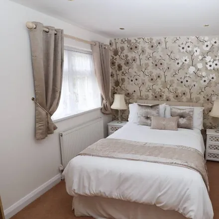 Rent this 3 bed townhouse on Darley Dale in DE4 2HJ, United Kingdom