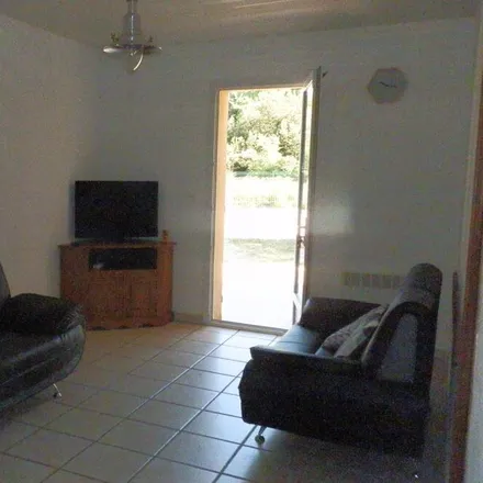 Rent this 3 bed house on 84410 Bédoin