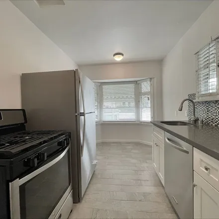 Image 6 - 1191 North Genesee Avenue, West Hollywood, CA 90046, USA - Apartment for rent