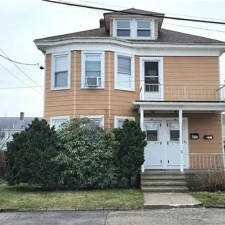 Rent this 3 bed house on 269 Oakland Avenue in Pawtucket, RI 02861