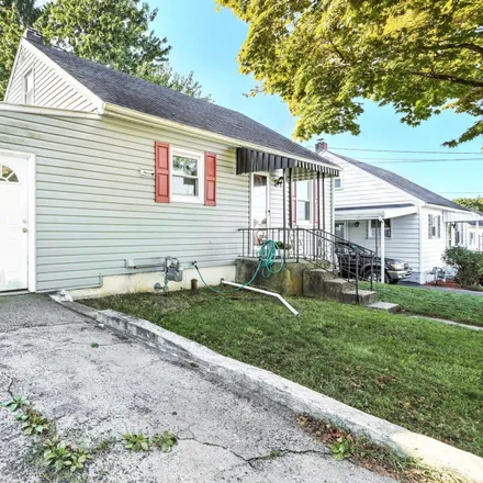 Buy this 3 bed house on 176 Eastland Avenue in Emigsville, Manchester Township