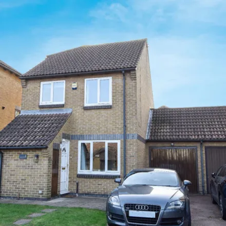 Buy this 3 bed house on Western Cross Close in Greenhithe, DA9 9LT