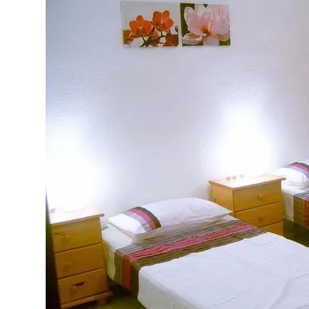 Rent this 3 bed room on Madrid in Farmacia - Avenida Oporto 15, Avenida de Oporto