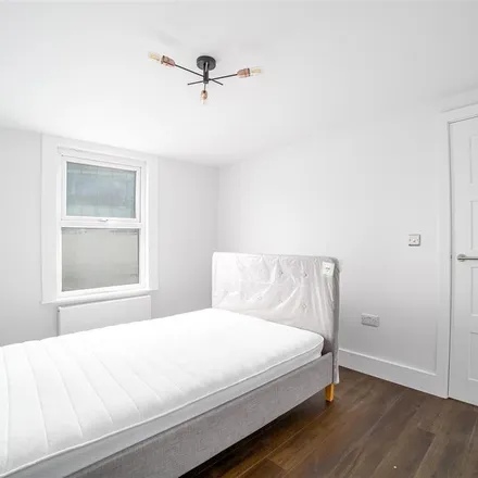Image 5 - Cold Steel, 238 Camden High Street, London, NW1 8QS, United Kingdom - Apartment for rent