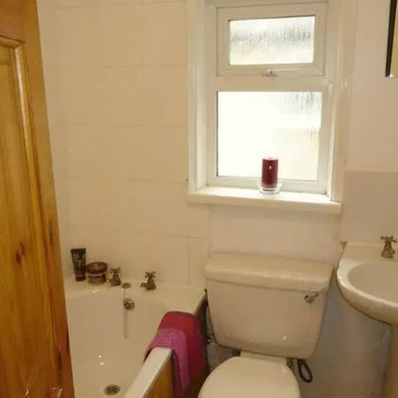 Rent this 4 bed townhouse on Glenroy Street in Cardiff, CF24 3JX