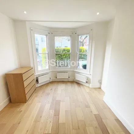 Image 6 - Chesterfield Gardens, London, N4 1LL, United Kingdom - Apartment for rent