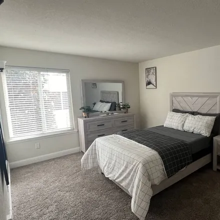 Rent this 2 bed condo on Fresno