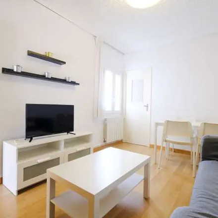 Rent this 3 bed apartment on Calle de la Laguna in 46, 28047 Madrid