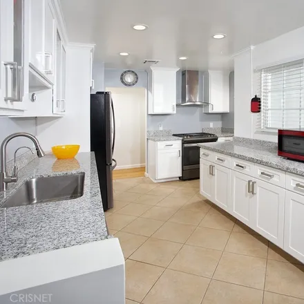 Image 4 - 22101 Hemmingway Street, Los Angeles, CA 91304, USA - House for sale