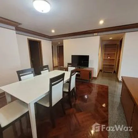 Rent this 3 bed apartment on United Tower in 333, Soi Sukhumvit 55