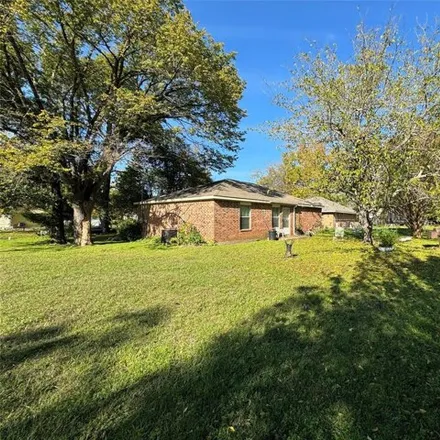 Image 6 - 443 Mineral Wells Street, Terrell, TX 75160, USA - House for sale