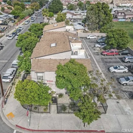 Image 2 - 9256 Wakefield Ave, Panorama City, California, 91402 - House for sale
