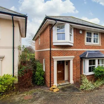 Buy this 3 bed house on King's Avenue in Chichester, PO19 8EU