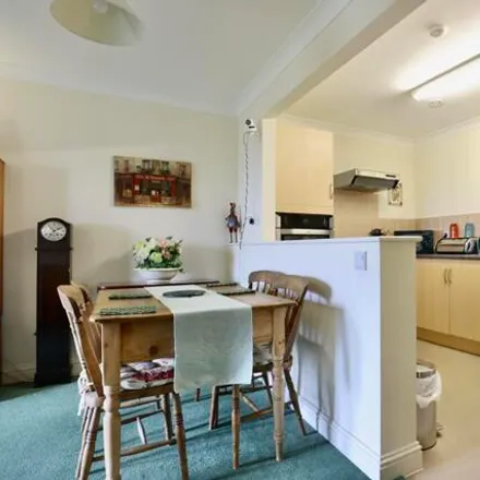 Image 4 - Rutland Crescent, Trowbridge, BA14 0NU, United Kingdom - Apartment for sale