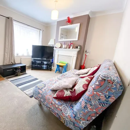 Rent this 2 bed townhouse on 48 York Road in Reading, RG1 8DY