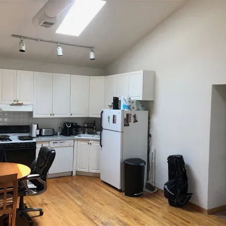 Rent this 3 bed apartment on 1465 West Cortez Street