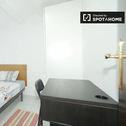 Rent this 3 bed room on Carrer de Sant Vicenç in 8, 08001 Barcelona