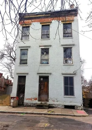 Buy this studio house on 400 Whiteman Street in Cincinnati, OH 45214