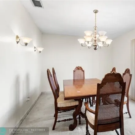 Image 5 - 1566 Northwest 84th Drive, Coral Springs, FL 33071, USA - House for sale