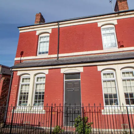 Image 1 - 9 Crossley Terrace, Newcastle upon Tyne, NE4 5NS, United Kingdom - Townhouse for sale