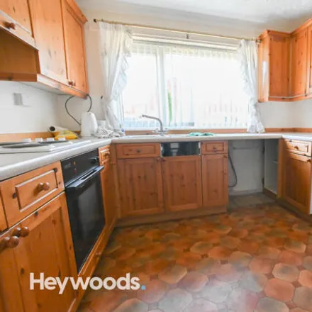 Image 7 - Welland Grove, Newcastle-under-Lyme, ST5 4EP, United Kingdom - House for sale