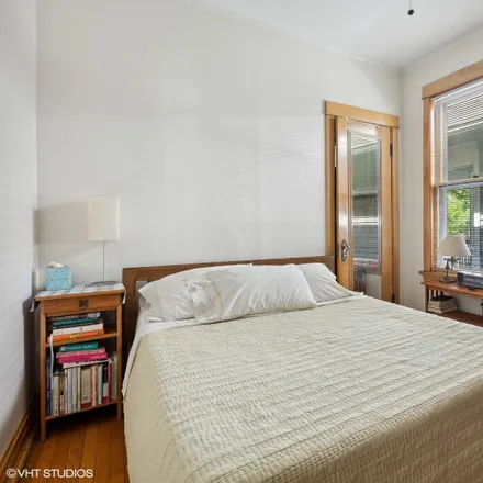 Image 6 - 2806 West Eastwood Avenue, Chicago, IL 60625, USA - House for sale