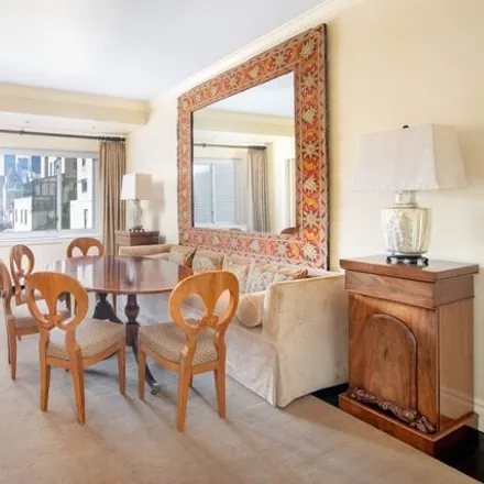 Image 4 - 10 East 70th Street, New York, NY 10021, USA - Apartment for sale