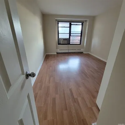 Image 5 - 61-25 98th Street, New York, NY 11374, USA - Apartment for sale
