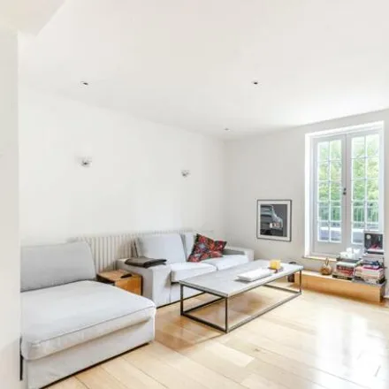 Image 2 - Shell, 106 Old Brompton Road, London, SW7 3RA, United Kingdom - Room for rent