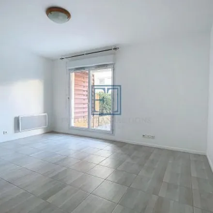 Rent this 2 bed apartment on 2BIS Route du Mesnil in 78990 Élancourt, France