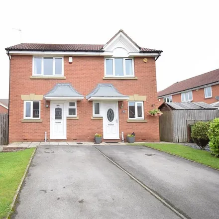 Rent this 2 bed duplex on Holly Approach in Gawthorpe, WF5 9TD