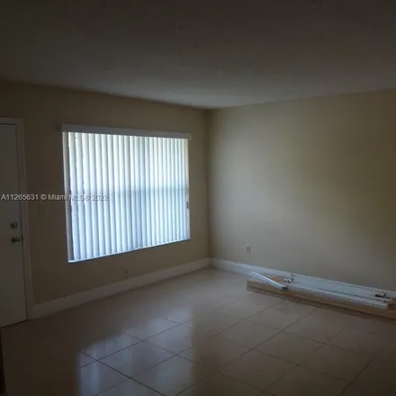 Image 6 - 2610 West 67th Place, Hialeah, FL 33016, USA - Condo for sale