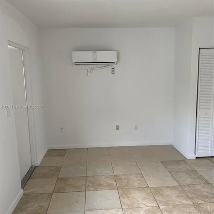 Image 7 - 7130 Rue Versailles Drive, Isle of Normandy, Miami Beach, FL 33141, USA - Apartment for rent