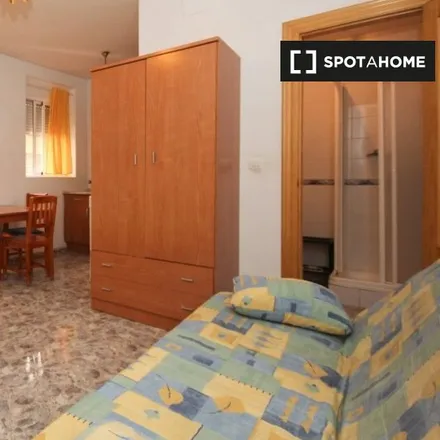 Rent this studio apartment on Calle Jardines in 18002 Granada, Spain